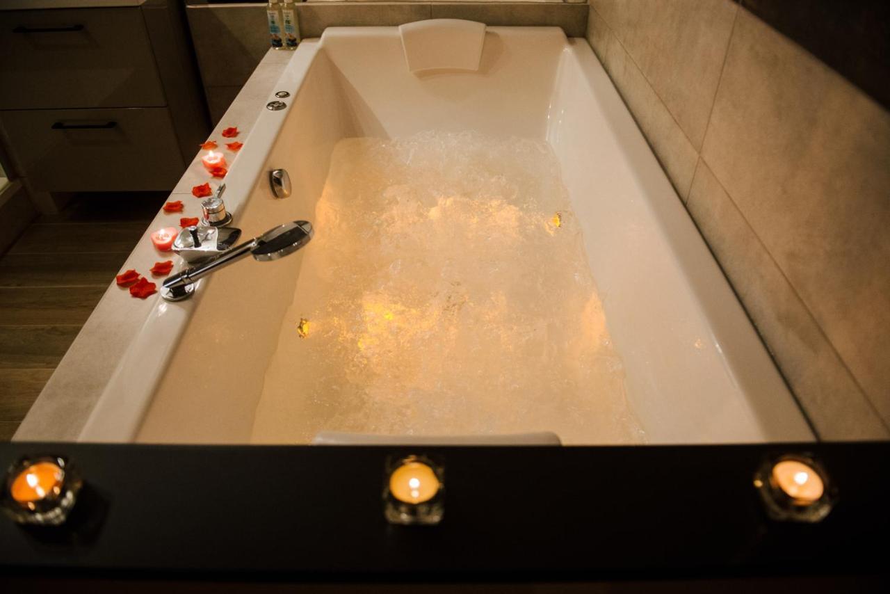 La Suite Romantique Avec Jacuzzi Au Coeur De Perpignan Exterior foto