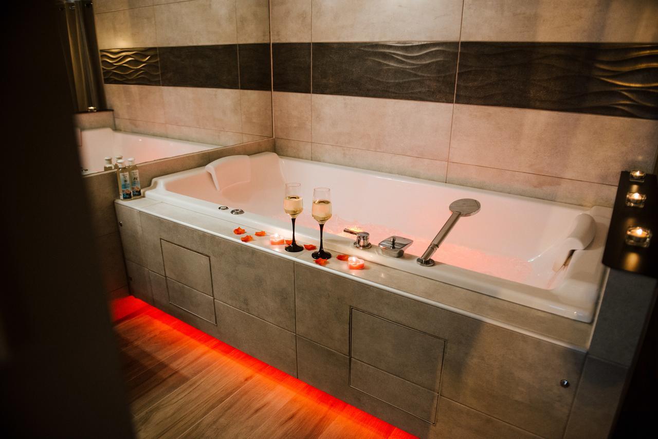 La Suite Romantique Avec Jacuzzi Au Coeur De Perpignan Exterior foto